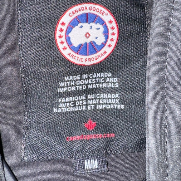Black Canada Goose Lorette Parka with original coyote fur - Picture 2 of 14